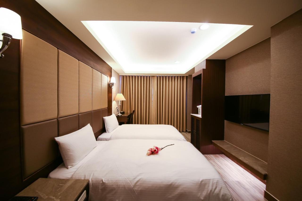 Maple Hotel Second Branch Ταϊνάν Εξωτερικό φωτογραφία